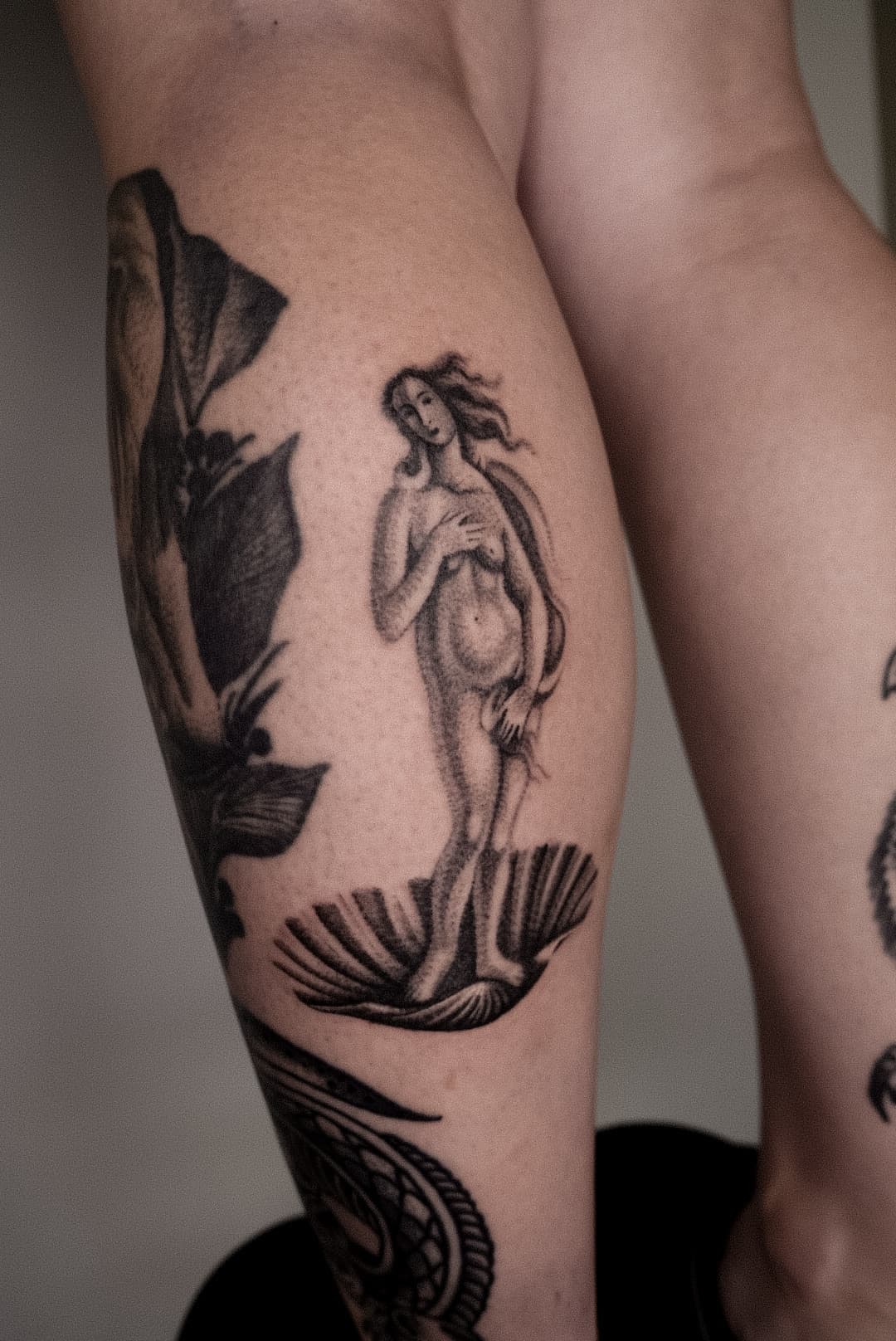 Handpoked Venus on leg